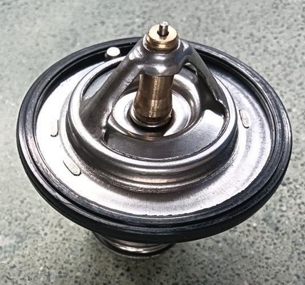 21200-VC20A 82Degree Θερμοστάτη ψύξης κινητήρα για SUNNY Traveller NP300 JUKE SUNNY