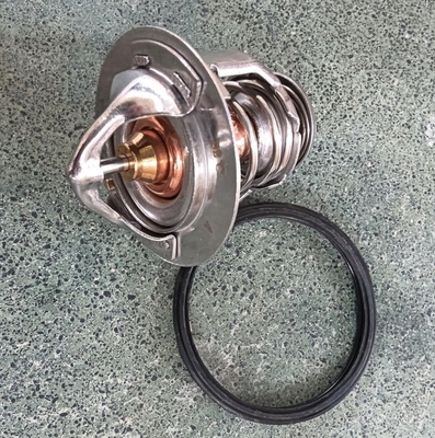 21200-VC20A 82Degree Θερμοστάτη ψύξης κινητήρα για SUNNY Traveller NP300 JUKE SUNNY